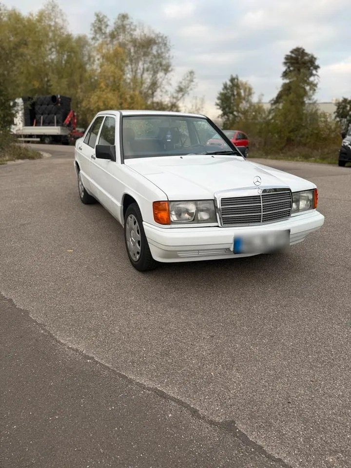 Mercedes-Benz 190 E