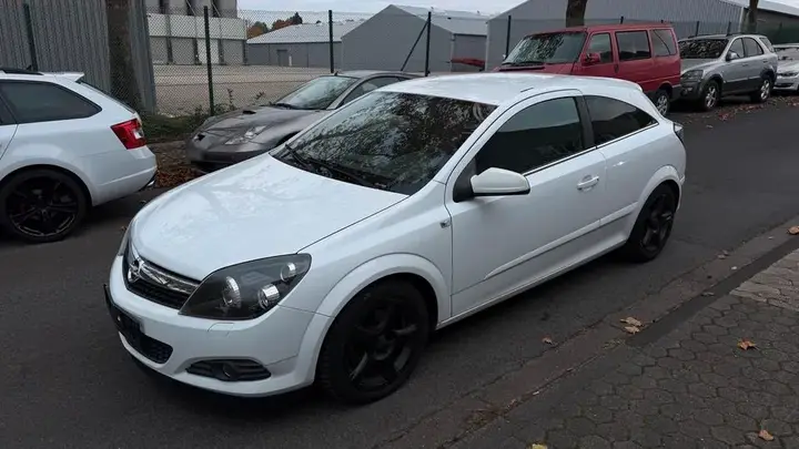 Opel Astra Gtc