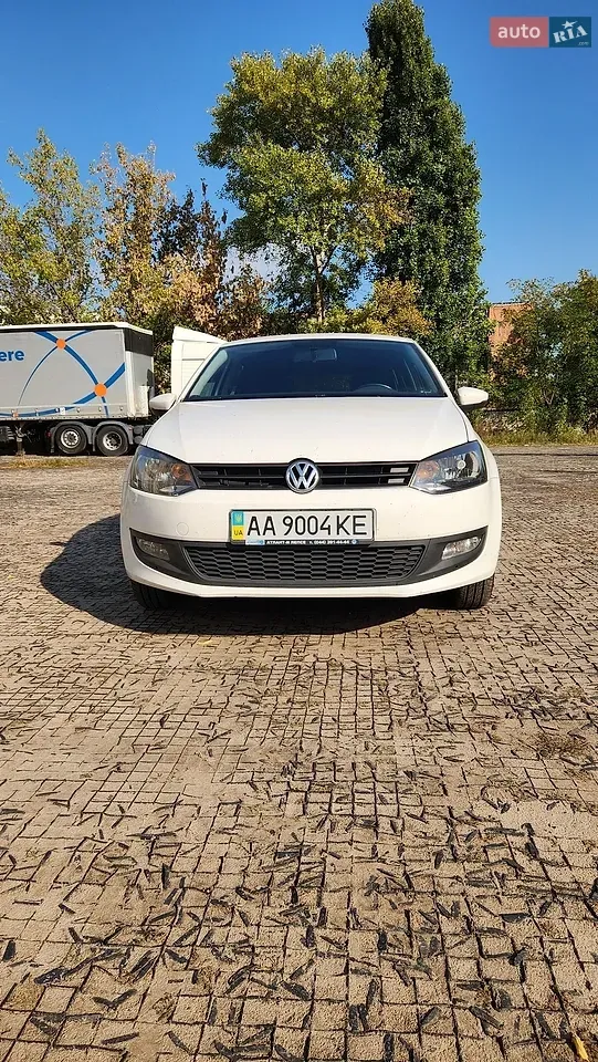 Volkswagen Polo 2010 photo 2