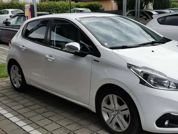 Peugeot 208 2019 photo 3