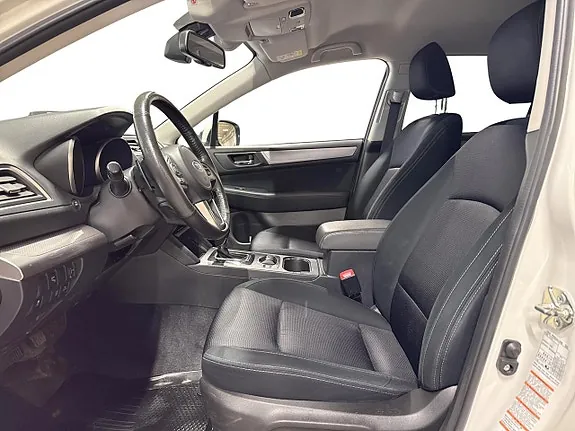 Subaru Outback 2017 photo 2