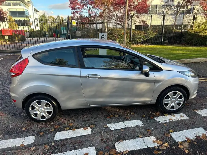 Ford Fiesta 2010 photo 4