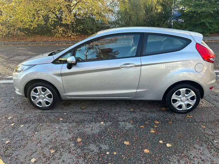 Ford Fiesta 2010 photo 3