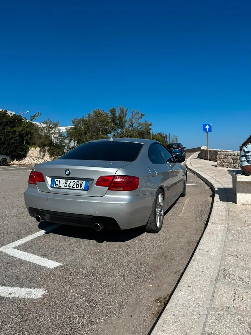 BMW 330D 2010 photo 3