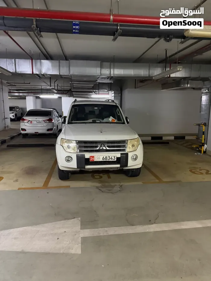 Mitsubishi Pajero 2010 photo 2