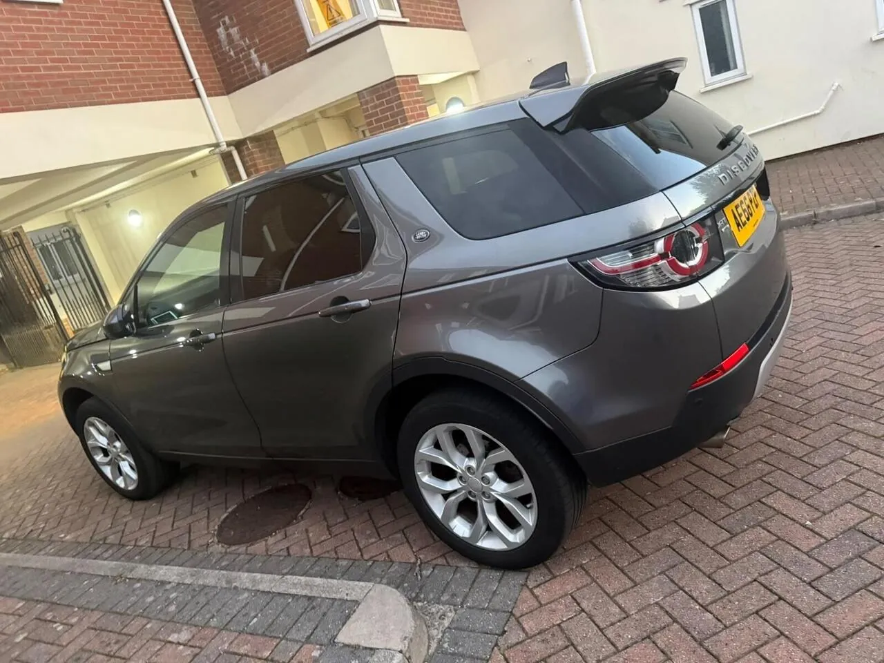 Land Rover Discovery Sport 2016 photo 3