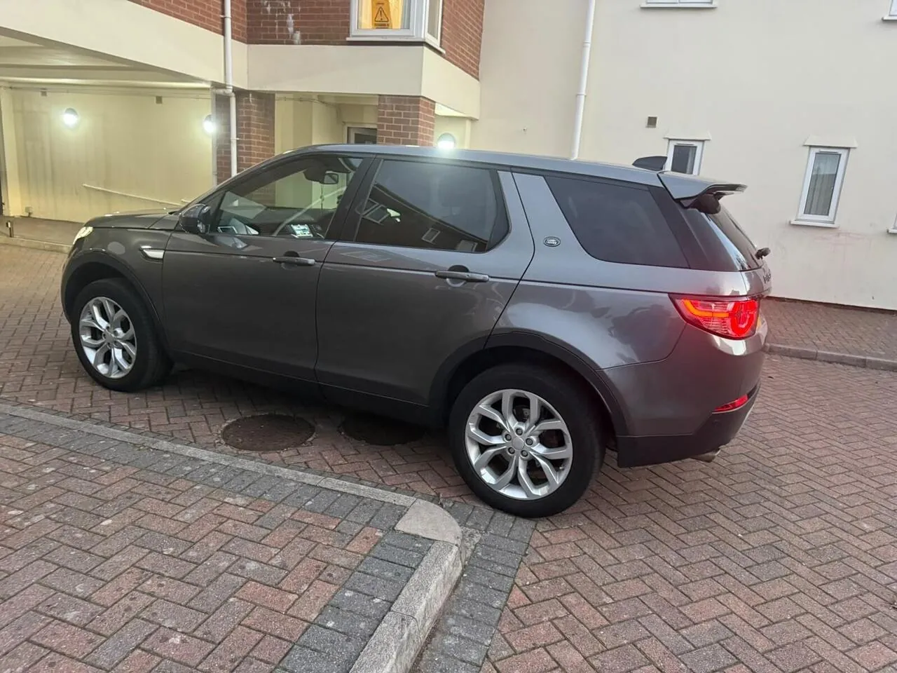 Land Rover Discovery Sport 2016 photo 5