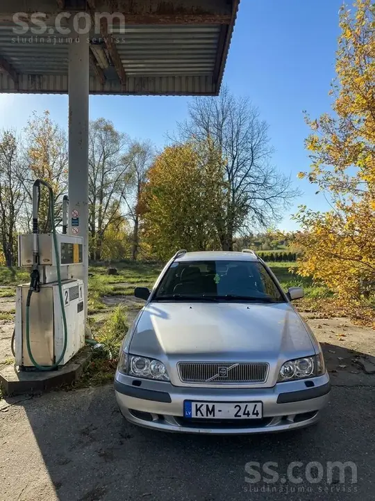 Volvo V40 2002 photo 2