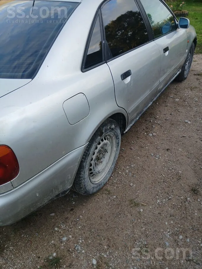 Audi A4 1995 photo 2