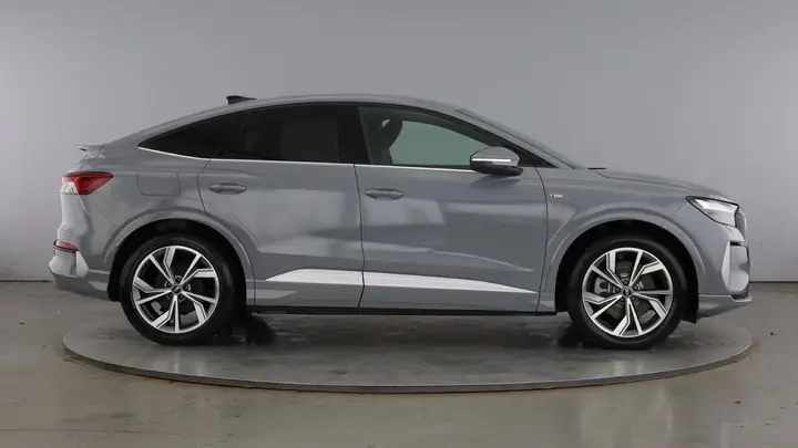 Audi E-Tron photo 4
