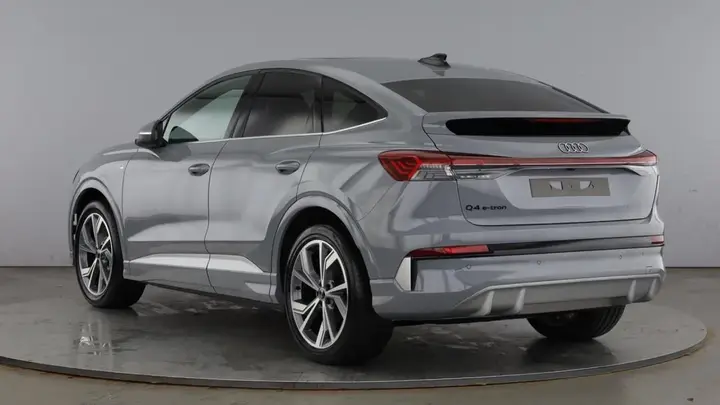 Audi E-Tron photo 3