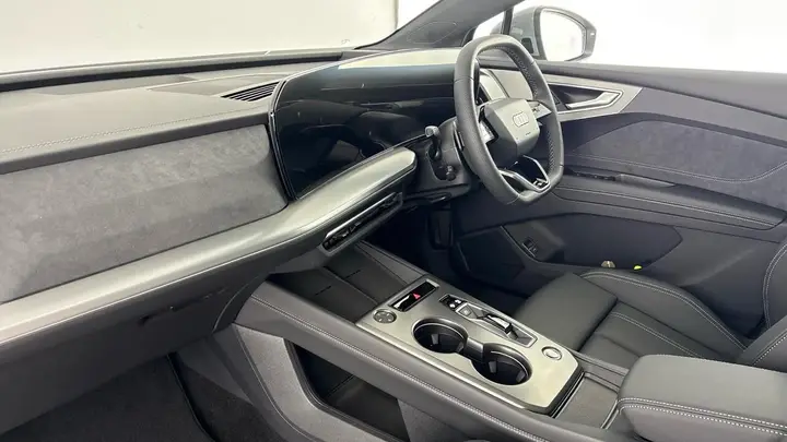 Audi E-Tron photo 2