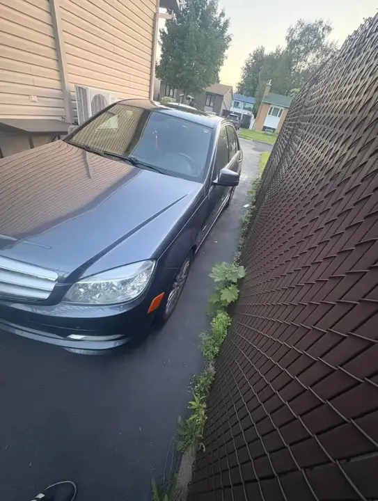 Mercedes-Benz C-Class 2011 photo 2