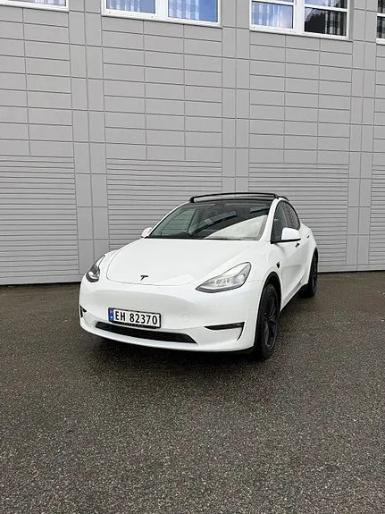 Tesla Model Y 2024 photo 2