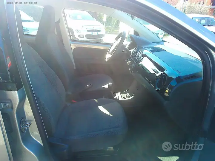 Volkswagen Up 2016 photo 5