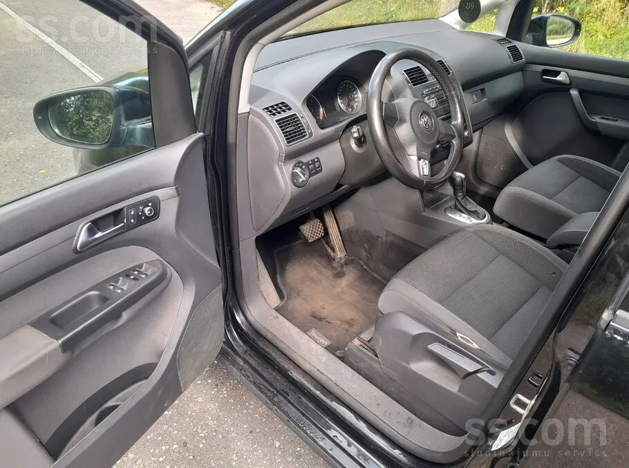 Volkswagen Touran 2011 photo 5