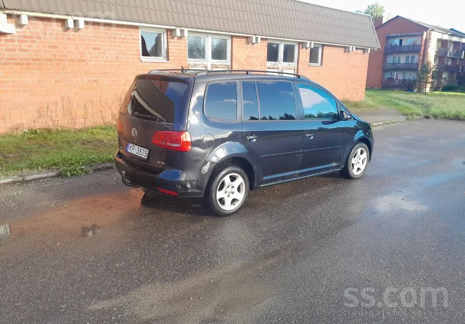 Volkswagen Touran 2011 photo 3