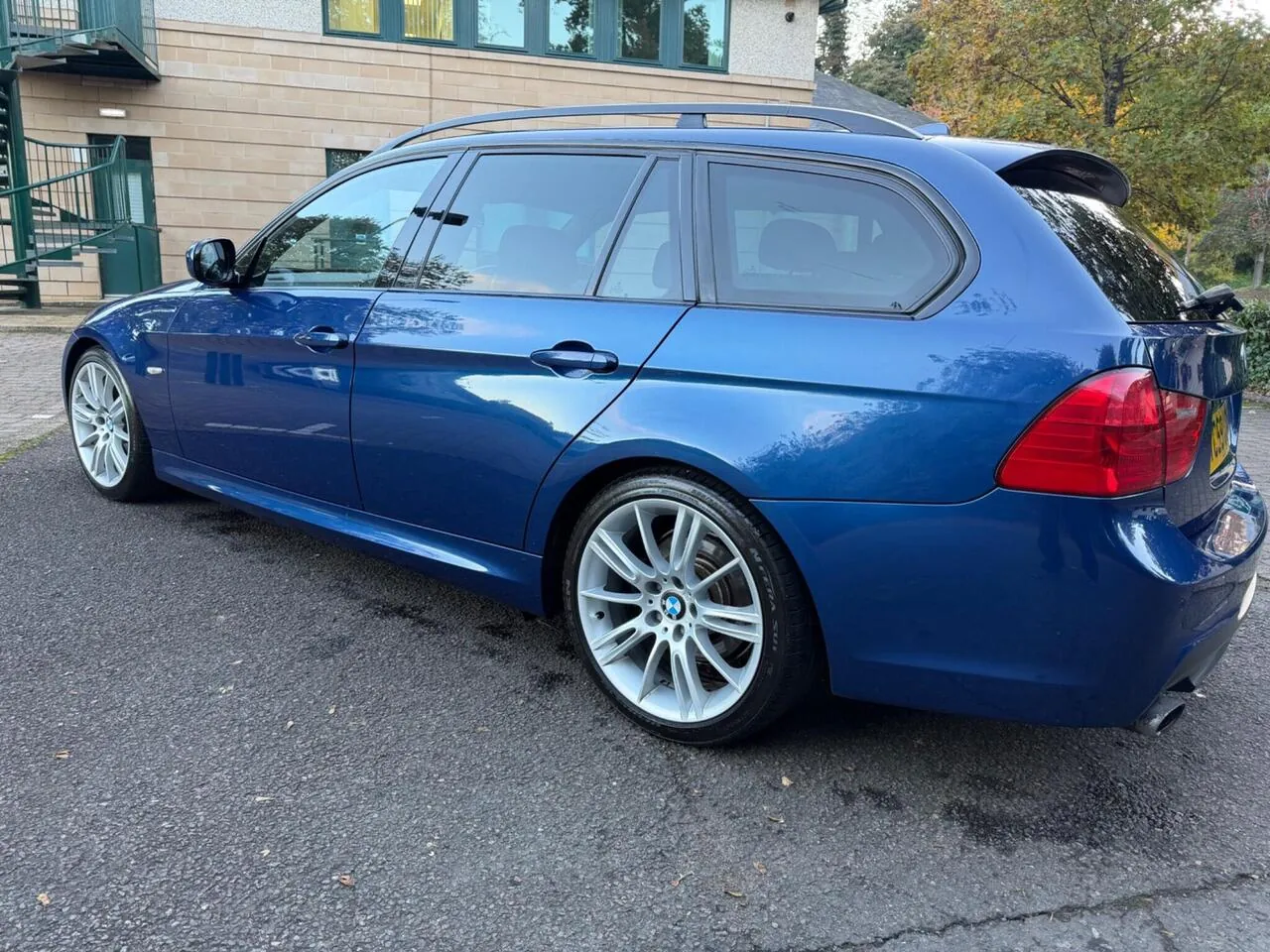 BMW 3 Series 2009 photo 2
