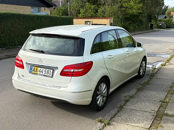 Mercedes-Benz B180 2013 photo 4