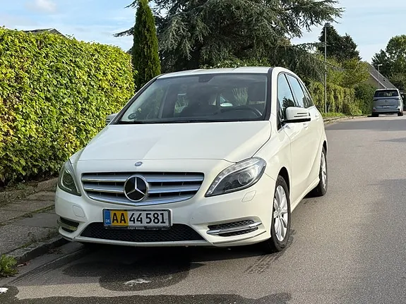 Mercedes-Benz B180 2013 photo 2