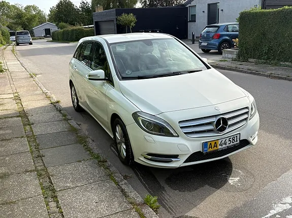 Mercedes-Benz B180 2013 photo 3