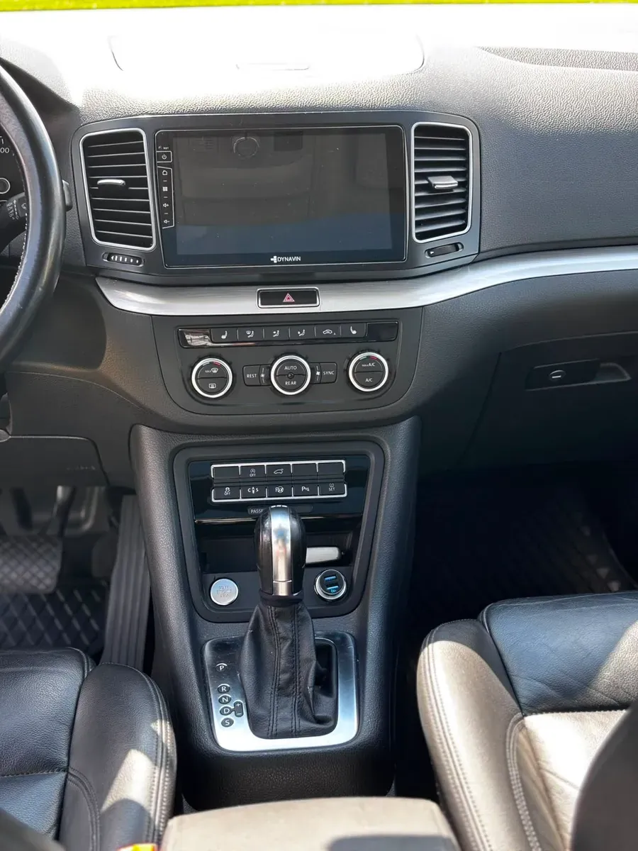 Volkswagen Sharan 2013 photo 3