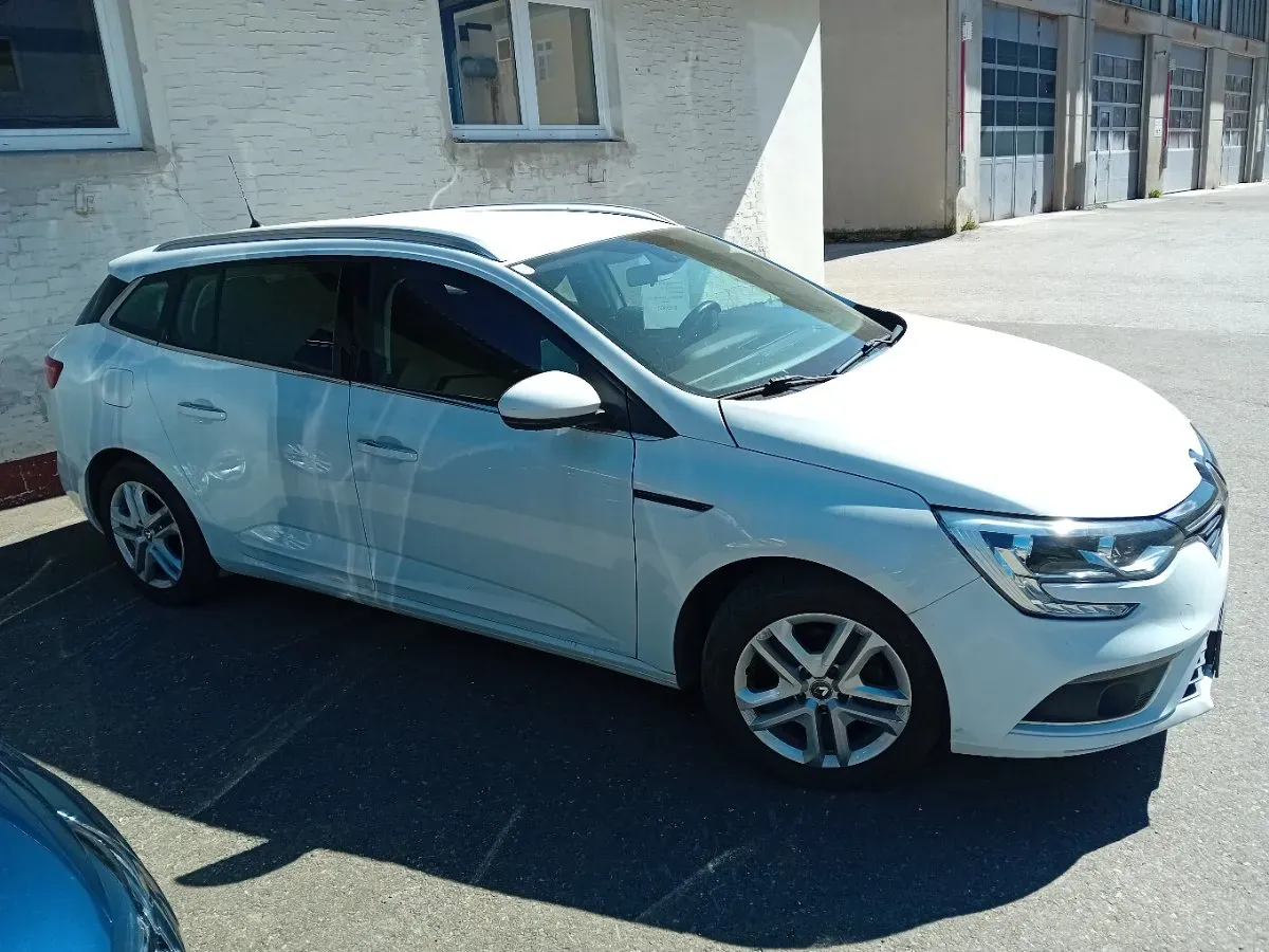 Renault Megane 2018 photo 2