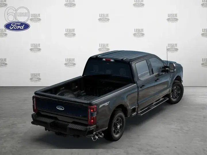 Ford F250 2024 photo 3