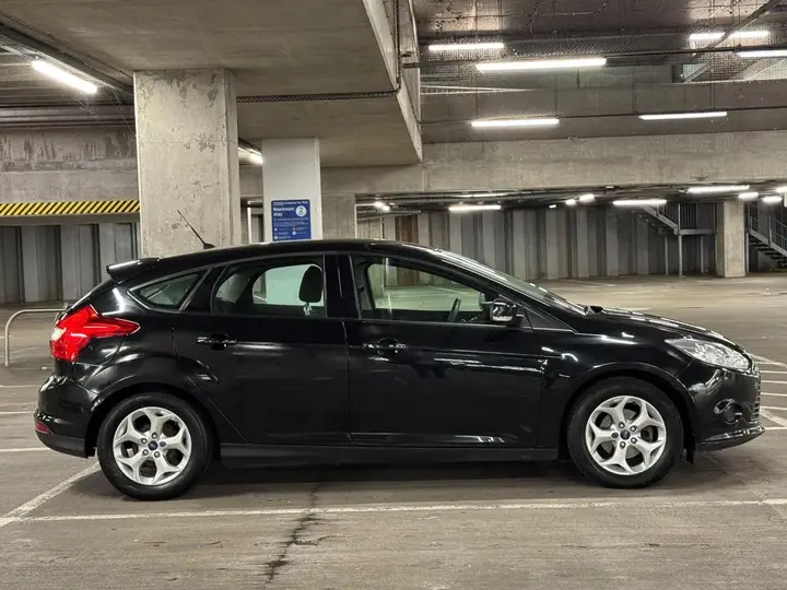 Ford Focus 2011 photo 2