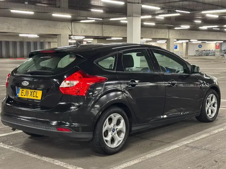 Ford Focus 2011 photo 3