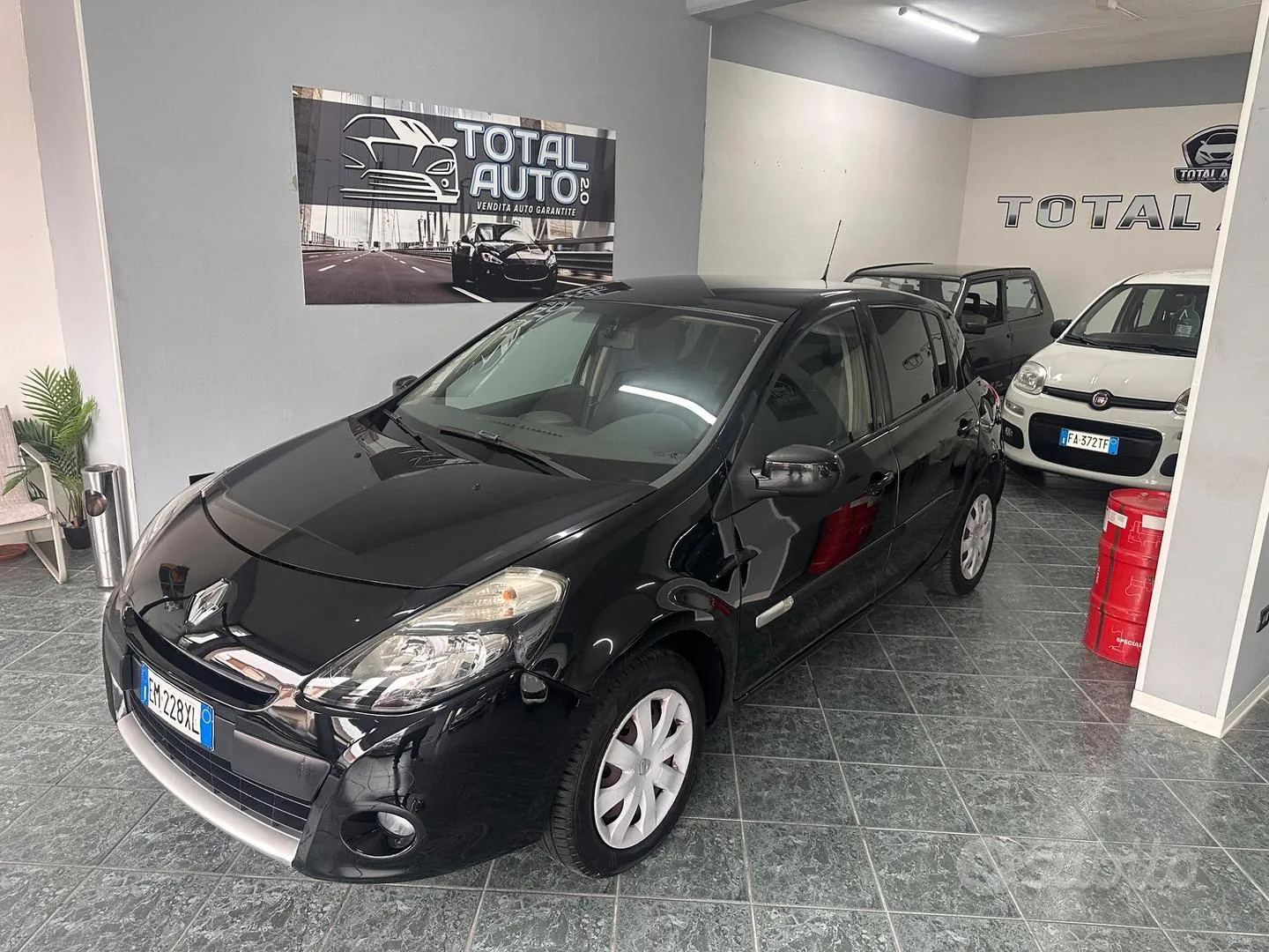 Renault Clio 2012 photo 2