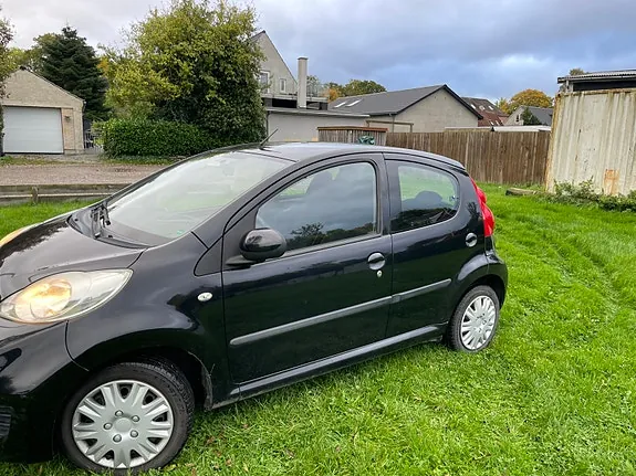 Peugeot 107 2011 photo 3