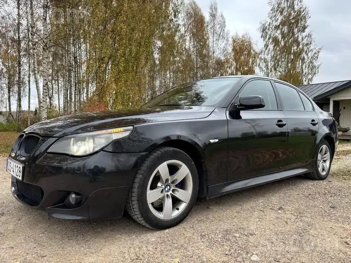 BMW E60 2005 photo 2