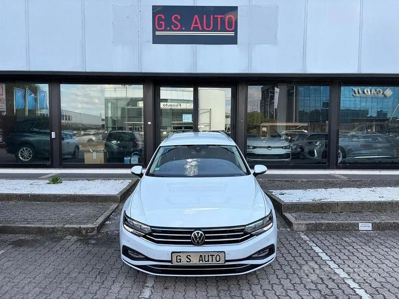 Volkswagen Passat Variant 2023 photo 2