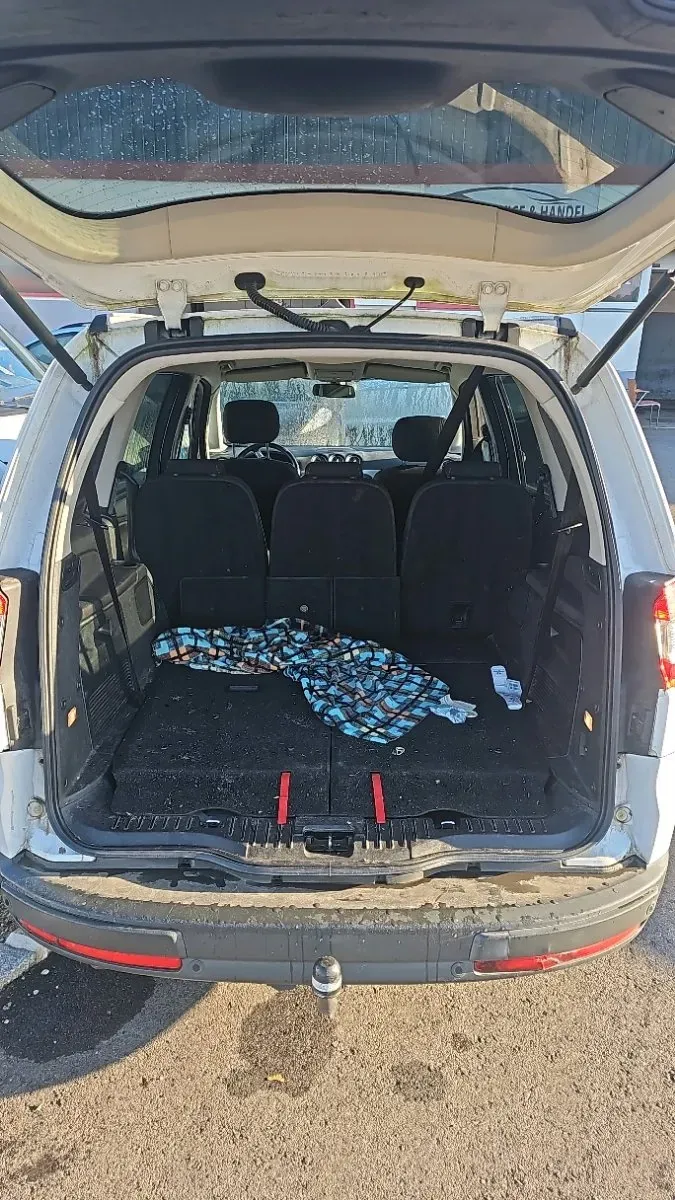 Ford Galaxy 2014 photo 2