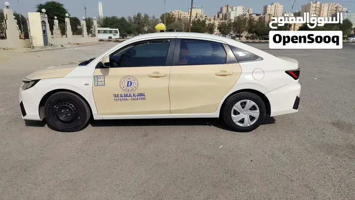 Toyota Yaris 2024 photo 3