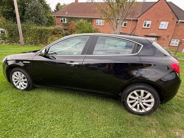 Alfa Romeo Giulietta 2014 photo 3