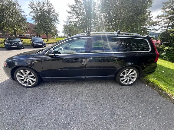 Volvo V70 2013 photo 2
