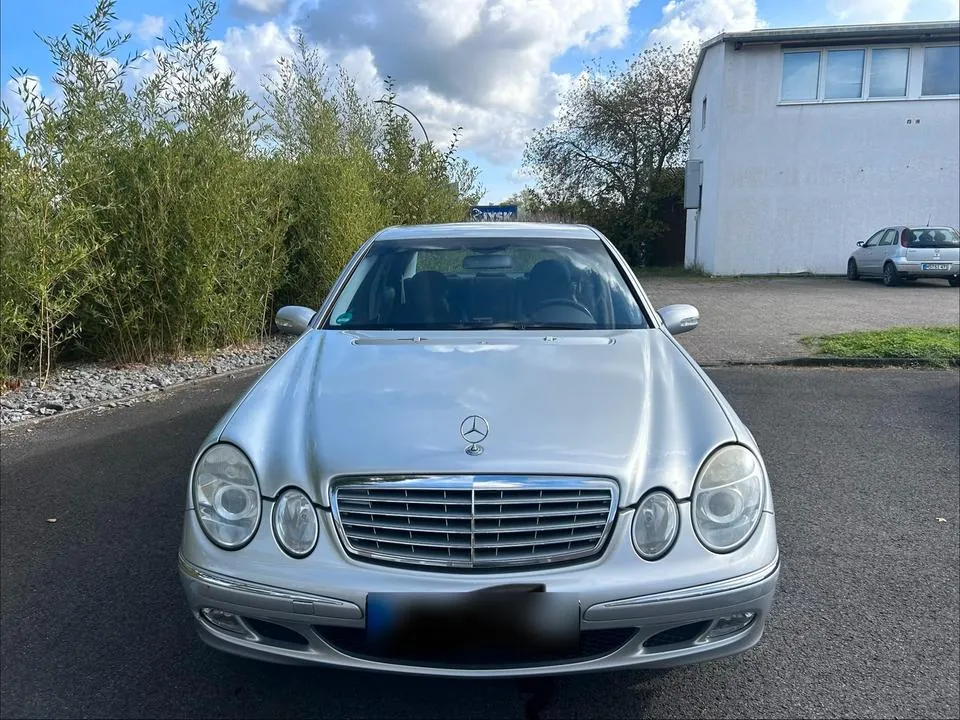 Mercedes-Benz W211