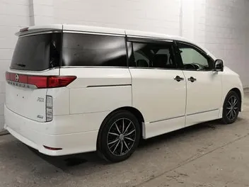 Nissan Elgrand 2013 photo 3