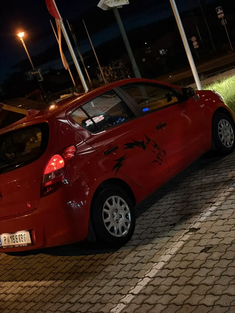 Hyundai I20 2011 photo 2