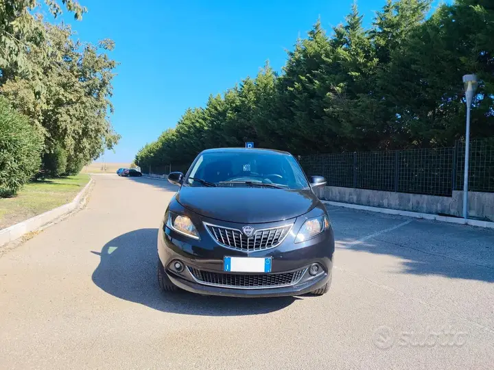 Lancia Ypsilon 2023 photo 2
