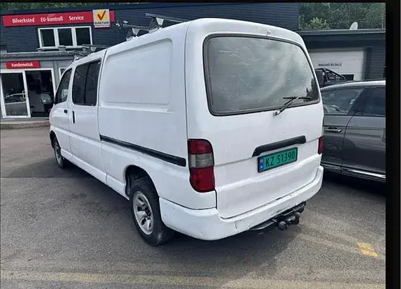 Toyota Hiace 2005 photo 4