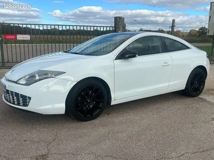 Renault Laguna 2011 photo 2