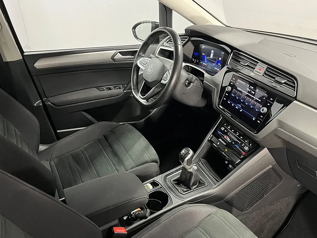 Volkswagen Touran 2022 photo 2
