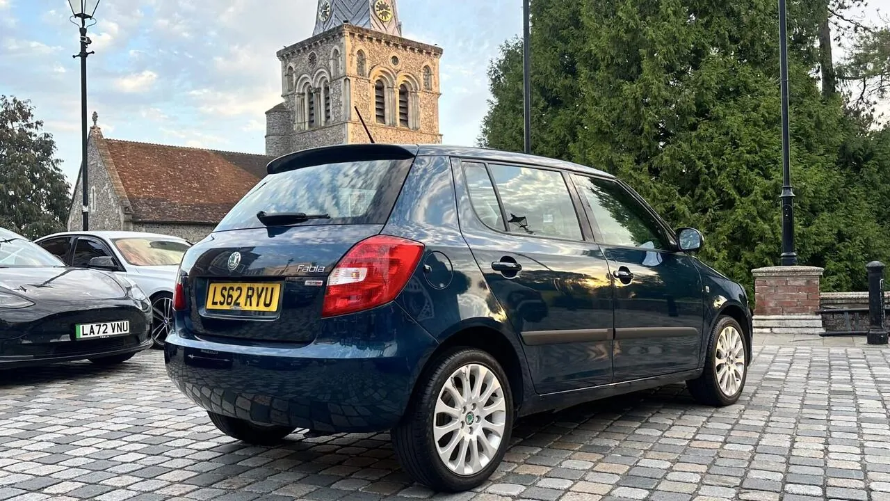 Skoda Fabia 2012 photo 2
