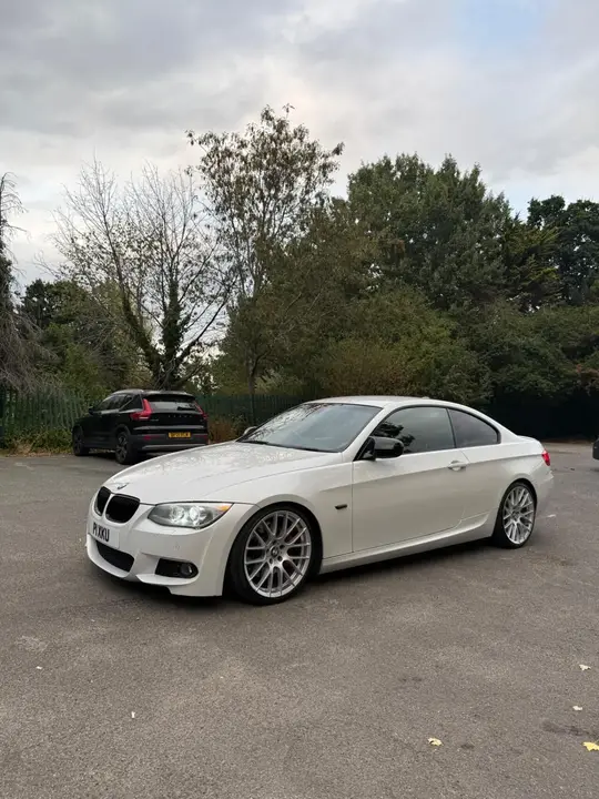BMW 3 Series 2011 photo 5