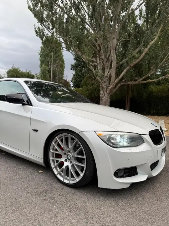 BMW 3 Series 2011 photo 3