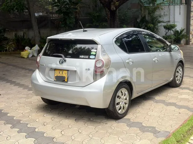 Toyota Aqua 2012 photo 4