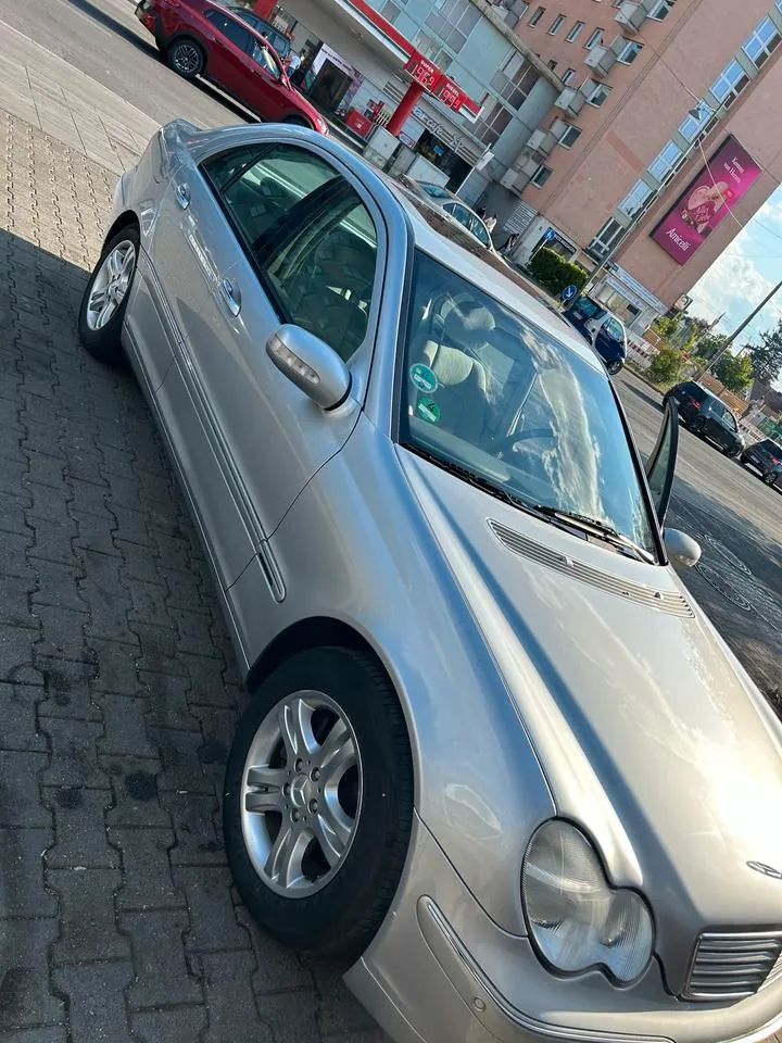 Mercedes-Benz C240
